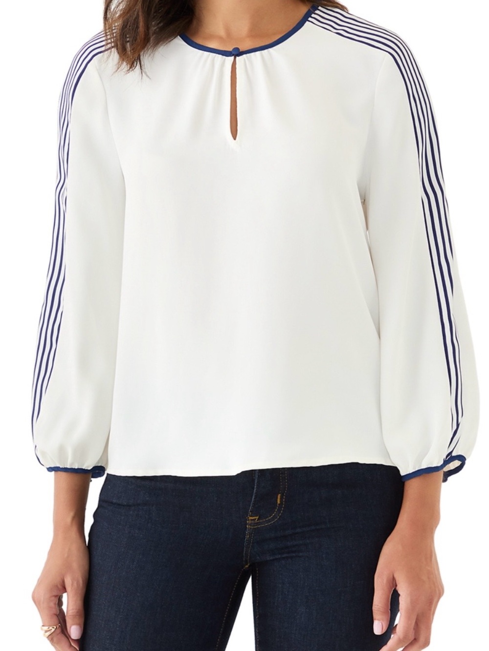 Vince Camuto top size Medium. NWT